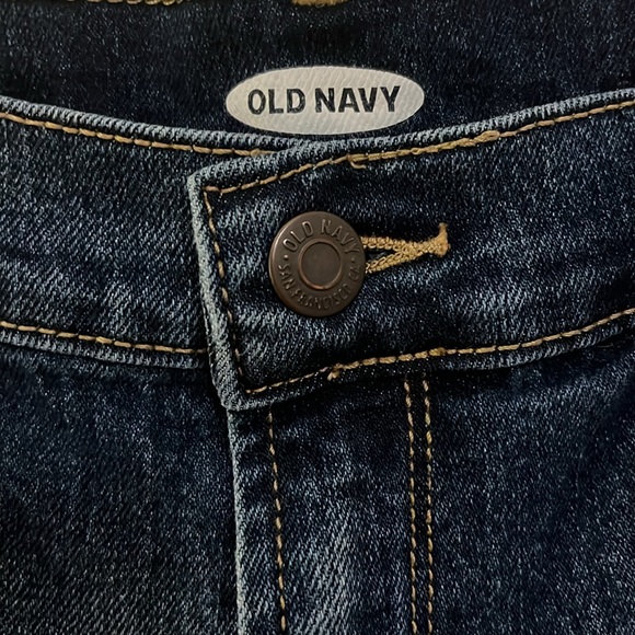 Size 6 Old Navy Dark-Wash Cuffed Denim Shorts - Picture 3 of 4